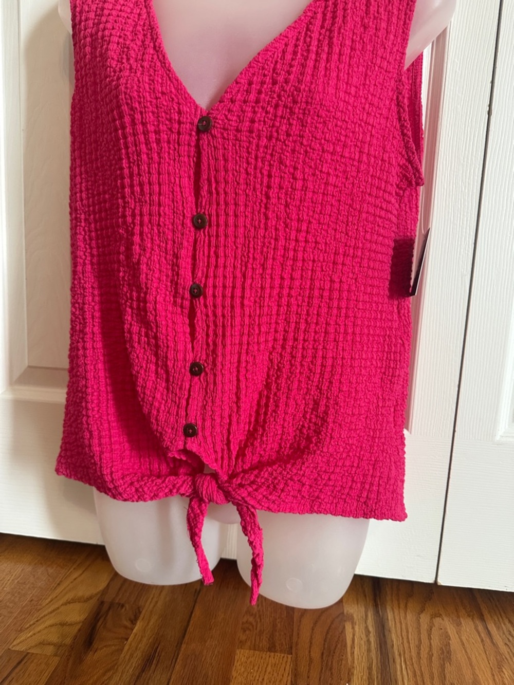 Bright Fuchsia Button-Front Tie-Front Tank Absolutely Famous  Small S NWT - Picture 3 of 5